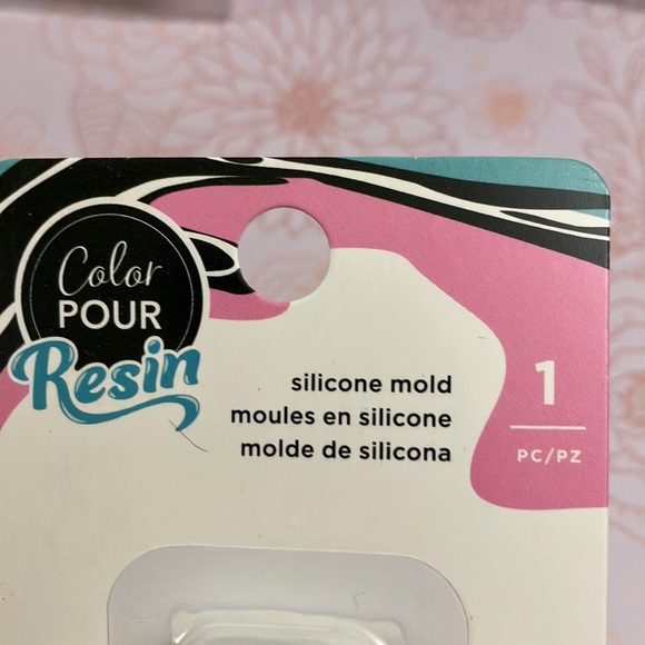 American Crafts - Color Pour Resin Collection - Shell Mold - Picture 3 of 3